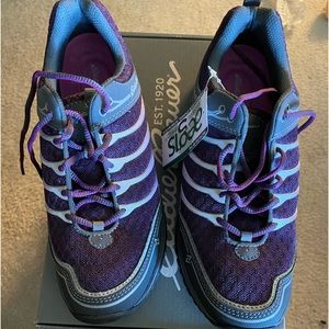 Eddie Bauer new travex purple tennis shoe 8.5